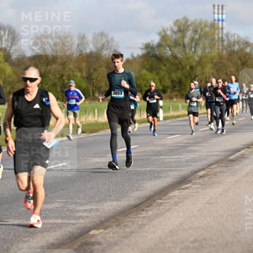 12.04.2026 - 45. Internationalen Wilhelmsburger Insellauf Dr. Thomas Lammeyer http://msf.ph/oto/9433509 12.04.2026 09:18:27 Laufen 3887, 3066, 3653 meine-sportfotos.de