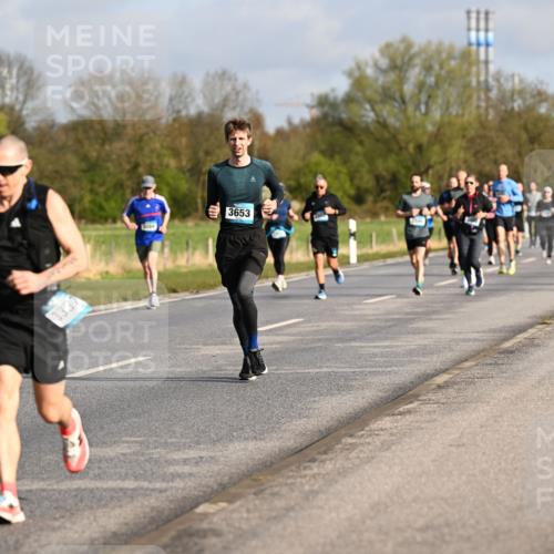 12.04.2026 - 45. Internationalen Wilhelmsburger Insellauf Dr. Thomas Lammeyer http://msf.ph/oto/9433511 12.04.2026 09:18:27 Laufen 23, 3887, 3337, 3653 meine-sportfotos.de