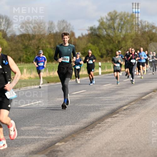 12.04.2026 - 45. Internationalen Wilhelmsburger Insellauf Dr. Thomas Lammeyer http://msf.ph/oto/9433512 12.04.2026 09:18:27 Laufen 388, 3331, 3653 meine-sportfotos.de