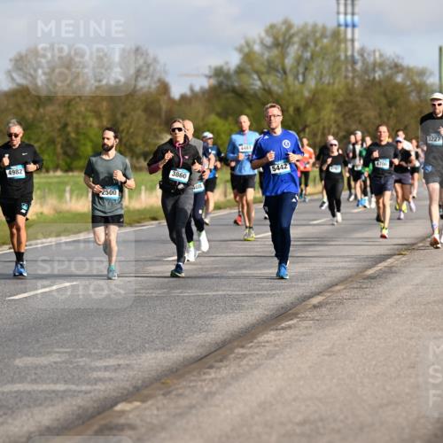 12.04.2026 - 45. Internationalen Wilhelmsburger Insellauf Dr. Thomas Lammeyer http://msf.ph/oto/9433530 12.04.2026 09:18:32 Laufen 291, 4982, 2500, 3860, 08, 4483, 5442, 4700, 3227, 4785 meine-sportfotos.de