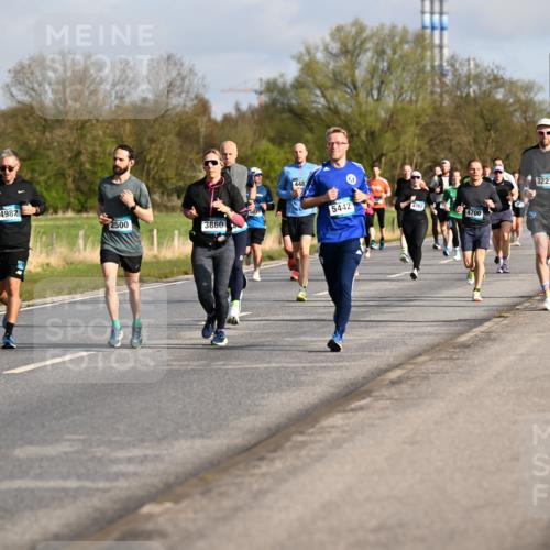 12.04.2026 - 45. Internationalen Wilhelmsburger Insellauf Dr. Thomas Lammeyer http://msf.ph/oto/9433531 12.04.2026 09:18:32 Laufen 2911, 4982, 2500, 3860, 448, 5442, 4762, 4700, 3227, 4785 meine-sportfotos.de