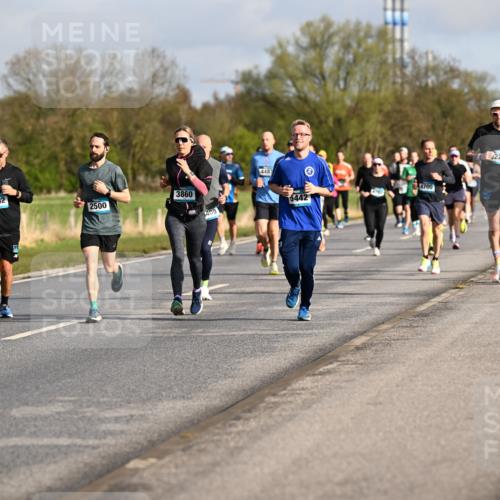 12.04.2026 - 45. Internationalen Wilhelmsburger Insellauf Dr. Thomas Lammeyer http://msf.ph/oto/9433532 12.04.2026 09:18:33 Laufen 2911, 4982, 2500, 3860, 408, 4483, 5442, 4700, 227, 4785 meine-sportfotos.de