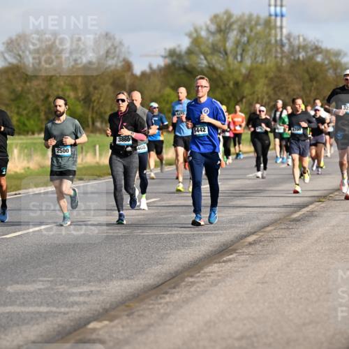 12.04.2026 - 45. Internationalen Wilhelmsburger Insellauf Dr. Thomas Lammeyer http://msf.ph/oto/9433533 12.04.2026 09:18:33 Laufen 2911, 4982, 2500, 3860, 408, 5442, 4700, 3227, 4785 meine-sportfotos.de