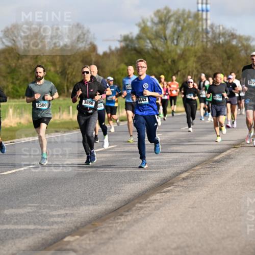 12.04.2026 - 45. Internationalen Wilhelmsburger Insellauf Dr. Thomas Lammeyer http://msf.ph/oto/9433534 12.04.2026 09:18:33 Laufen 2911, 4982, 2500, 3860, 108, 448, 5442, 4700, 3227 meine-sportfotos.de