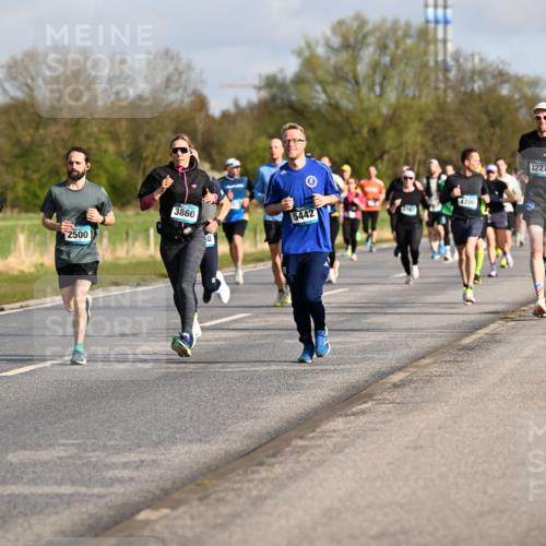 12.04.2026 - 45. Internationalen Wilhelmsburger Insellauf Dr. Thomas Lammeyer http://msf.ph/oto/9433535 12.04.2026 09:18:33 Laufen 2911, 4982, 2500, 3860, 8, 5442, 4700, 3227, 4785 meine-sportfotos.de