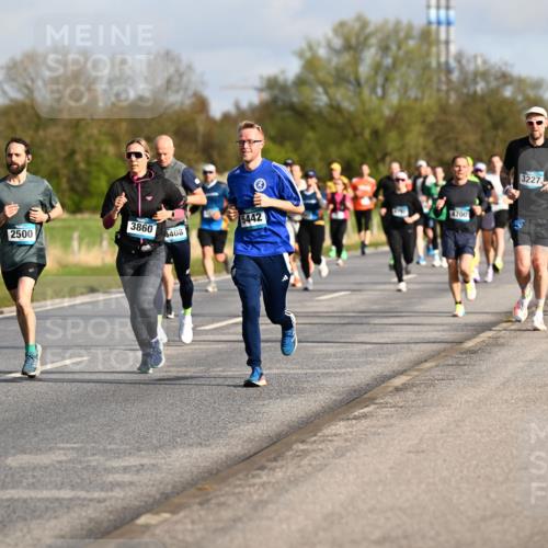 12.04.2026 - 45. Internationalen Wilhelmsburger Insellauf Dr. Thomas Lammeyer http://msf.ph/oto/9433538 12.04.2026 09:18:34 Laufen 4982, 2500, 3860, 5442, 5408, 4700, 3227, 810 meine-sportfotos.de