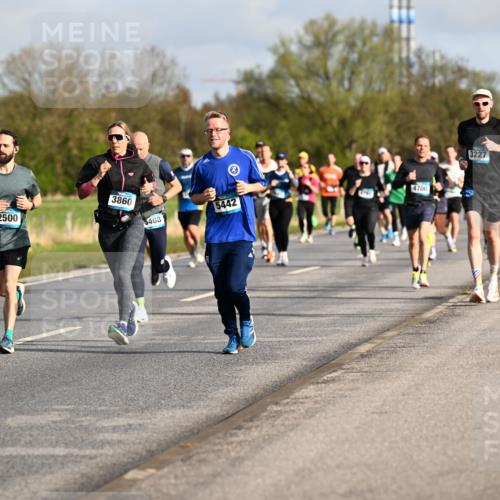 12.04.2026 - 45. Internationalen Wilhelmsburger Insellauf Dr. Thomas Lammeyer http://msf.ph/oto/9433539 12.04.2026 09:18:34 Laufen 4982, 2500, 3860, 5408, 5442, 4700, 3227, 4785 meine-sportfotos.de