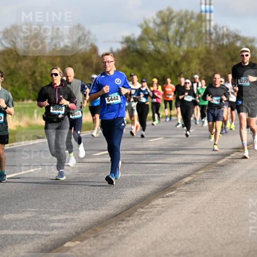 12.04.2026 - 45. Internationalen Wilhelmsburger Insellauf Dr. Thomas Lammeyer http://msf.ph/oto/9433540 12.04.2026 09:18:34 Laufen 4982, 2500, 3860, 5442, 5408, 4700, 3227, 4785, 810 meine-sportfotos.de