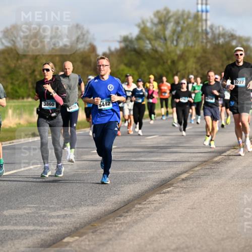 12.04.2026 - 45. Internationalen Wilhelmsburger Insellauf Dr. Thomas Lammeyer http://msf.ph/oto/9433541 12.04.2026 09:18:34 Laufen 4982, 2500, 3860, 5408, 5442, 4700, 3227, 4785, 2810 meine-sportfotos.de