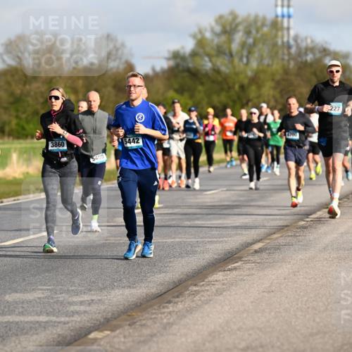 12.04.2026 - 45. Internationalen Wilhelmsburger Insellauf Dr. Thomas Lammeyer http://msf.ph/oto/9433542 12.04.2026 09:18:34 Laufen 82, 2500, 3860, 5408, 5442, 227, 4785 meine-sportfotos.de