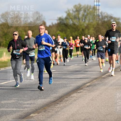 12.04.2026 - 45. Internationalen Wilhelmsburger Insellauf Dr. Thomas Lammeyer http://msf.ph/oto/9433543 12.04.2026 09:18:34 Laufen 3860, 2500, 5408, 5442, 4700, 3227, 4785, 2810 meine-sportfotos.de