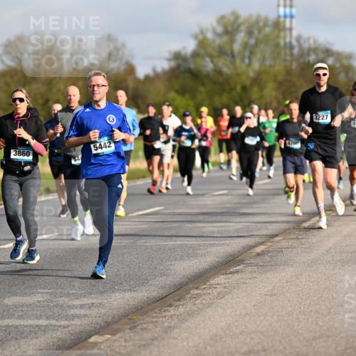 12.04.2026 - 45. Internationalen Wilhelmsburger Insellauf Dr. Thomas Lammeyer http://msf.ph/oto/9433546 12.04.2026 09:18:35 Laufen 3227, 4785, 2500, 3860, 5442, 5810, 540 meine-sportfotos.de