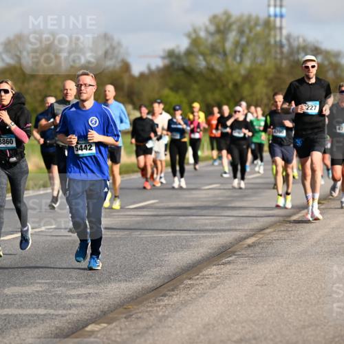 12.04.2026 - 45. Internationalen Wilhelmsburger Insellauf Dr. Thomas Lammeyer http://msf.ph/oto/9433547 12.04.2026 09:18:35 Laufen 3860, 500, 5442, 14700, 227, 4785 meine-sportfotos.de