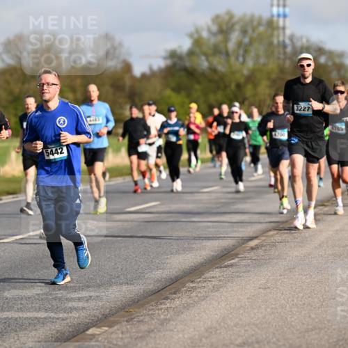 12.04.2026 - 45. Internationalen Wilhelmsburger Insellauf Dr. Thomas Lammeyer http://msf.ph/oto/9433548 12.04.2026 09:18:35 Laufen 3860, 5442, 4700, 3227, 785 meine-sportfotos.de