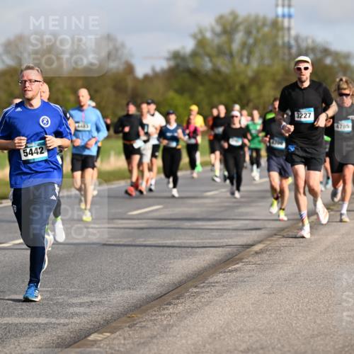 12.04.2026 - 45. Internationalen Wilhelmsburger Insellauf Dr. Thomas Lammeyer http://msf.ph/oto/9433550 12.04.2026 09:18:35 Laufen 3860, 5442, 3227, 4785 meine-sportfotos.de