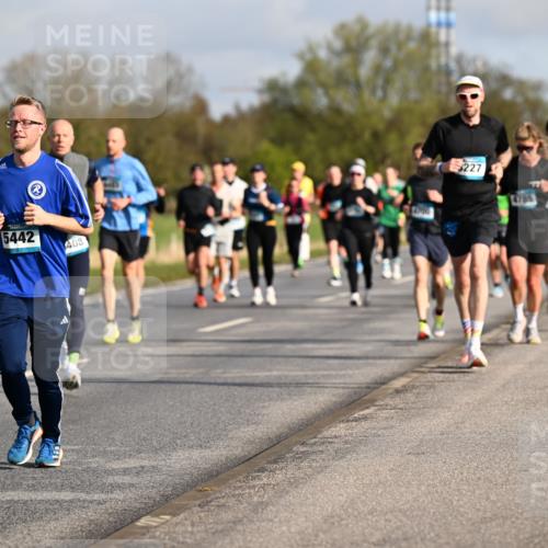12.04.2026 - 45. Internationalen Wilhelmsburger Insellauf Dr. Thomas Lammeyer http://msf.ph/oto/9433551 12.04.2026 09:18:36 Laufen 3860, 5442, 403, 227, 4785 meine-sportfotos.de