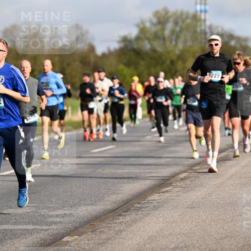 12.04.2026 - 45. Internationalen Wilhelmsburger Insellauf Dr. Thomas Lammeyer http://msf.ph/oto/9433552 12.04.2026 09:18:36 Laufen 3860, 5442, 5408, 3227 meine-sportfotos.de