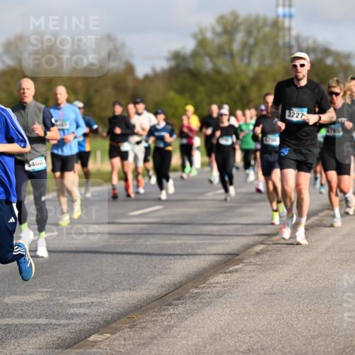 12.04.2026 - 45. Internationalen Wilhelmsburger Insellauf Dr. Thomas Lammeyer http://msf.ph/oto/9433553 12.04.2026 09:18:36 Laufen 860, 5442, 5408, 3227 meine-sportfotos.de