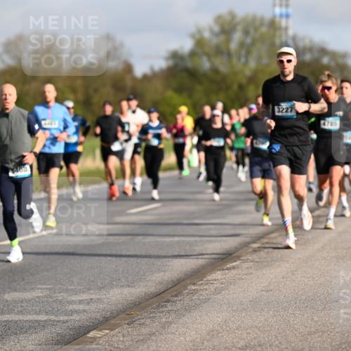 12.04.2026 - 45. Internationalen Wilhelmsburger Insellauf Dr. Thomas Lammeyer http://msf.ph/oto/9433555 12.04.2026 09:18:36 Laufen 5442, 5408, 3227, 4785 meine-sportfotos.de