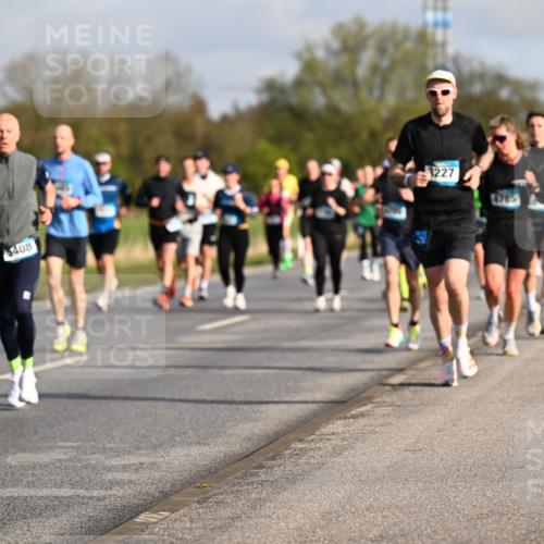 12.04.2026 - 45. Internationalen Wilhelmsburger Insellauf Dr. Thomas Lammeyer http://msf.ph/oto/9433556 12.04.2026 09:18:36 Laufen 5442, 5408, 3227, 4785 meine-sportfotos.de