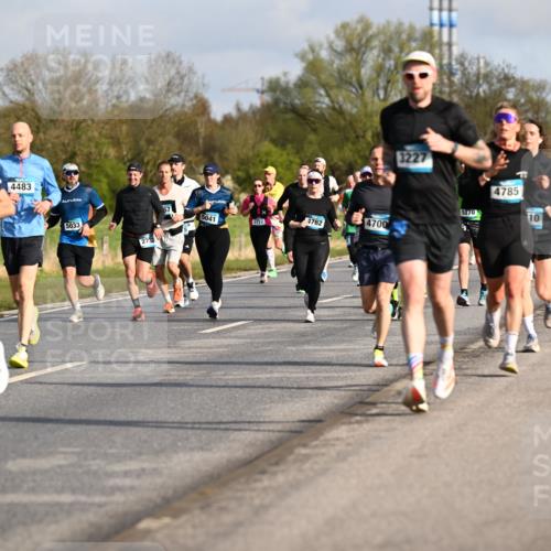 12.04.2026 - 45. Internationalen Wilhelmsburger Insellauf Dr. Thomas Lammeyer http://msf.ph/oto/9433558 12.04.2026 09:18:37 Laufen 4428, 4483, 5408, 5033, 273, 5270, 57, 5041, 4762, 4700, 3772, 4785, 10 meine-sportfotos.de