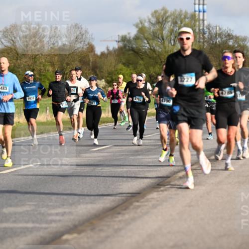 12.04.2026 - 45. Internationalen Wilhelmsburger Insellauf Dr. Thomas Lammeyer http://msf.ph/oto/9433559 12.04.2026 09:18:37 Laufen 4483, 4428, 5033, 2732, 57, 4762, 3772, 4700, 1227, 527 meine-sportfotos.de