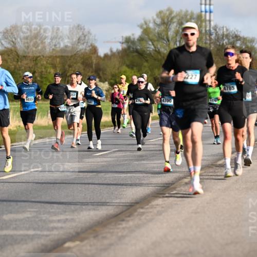 12.04.2026 - 45. Internationalen Wilhelmsburger Insellauf Dr. Thomas Lammeyer http://msf.ph/oto/9433560 12.04.2026 09:18:37 Laufen 5408, 4503, 357, 5033, 5041, 72, 227, 3, 476, 4700, 5270, 4785, 0 meine-sportfotos.de