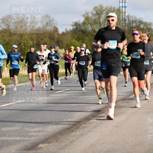 12.04.2026 - 45. Internationalen Wilhelmsburger Insellauf Dr. Thomas Lammeyer http://msf.ph/oto/9433561 12.04.2026 09:18:37 Laufen 5408, 4483, 5033, 2732, 227, 4785, 35, 5270, 5041, 2, 10, 4762, 4700 meine-sportfotos.de