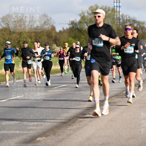 12.04.2026 - 45. Internationalen Wilhelmsburger Insellauf Dr. Thomas Lammeyer http://msf.ph/oto/9433563 12.04.2026 09:18:37 Laufen 408, 1483, 5033, 2732, 5041, 5270, 3772, 4762, 47, 4785 meine-sportfotos.de