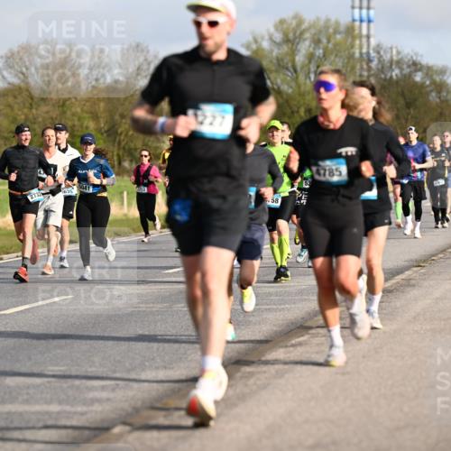 12.04.2026 - 45. Internationalen Wilhelmsburger Insellauf Dr. Thomas Lammeyer http://msf.ph/oto/9433571 12.04.2026 09:18:39 Laufen 033, 2732, 5041, 12, 635, 1227, 58, 27, 4785, 52 meine-sportfotos.de