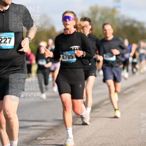 12.04.2026 - 45. Internationalen Wilhelmsburger Insellauf Dr. Thomas Lammeyer http://msf.ph/oto/9433579 12.04.2026 09:18:40 Laufen 3227, 4785 meine-sportfotos.de