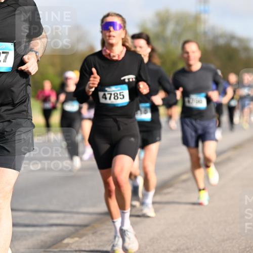 12.04.2026 - 45. Internationalen Wilhelmsburger Insellauf Dr. Thomas Lammeyer http://msf.ph/oto/9433580 12.04.2026 09:18:40 Laufen 3227, 4785 meine-sportfotos.de