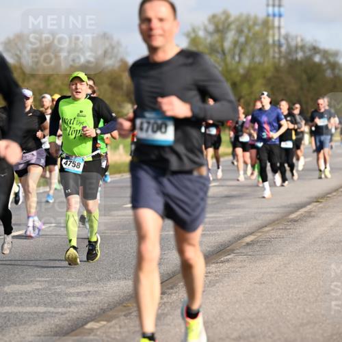 12.04.2026 - 45. Internationalen Wilhelmsburger Insellauf Dr. Thomas Lammeyer http://msf.ph/oto/9433589 12.04.2026 09:18:42 Laufen 2810, 4758, 4700 meine-sportfotos.de
