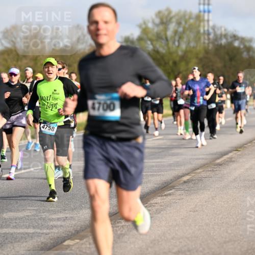 12.04.2026 - 45. Internationalen Wilhelmsburger Insellauf Dr. Thomas Lammeyer http://msf.ph/oto/9433590 12.04.2026 09:18:42 Laufen 10, 76, 10, 4758, 4700 meine-sportfotos.de