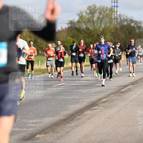 12.04.2026 - 45. Internationalen Wilhelmsburger Insellauf Dr. Thomas Lammeyer http://msf.ph/oto/9433595 12.04.2026 09:18:43 Laufen 5006, 2075, 4424, 4682, 15, 3493, 5251, 3563 meine-sportfotos.de