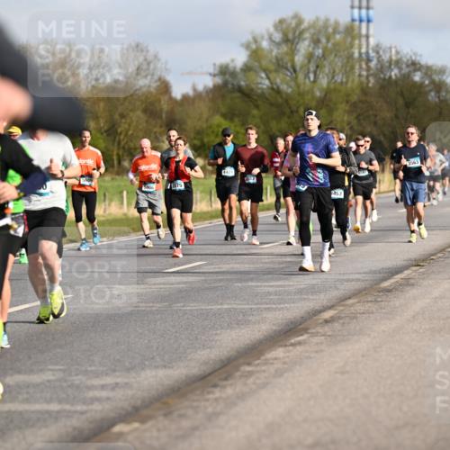 12.04.2026 - 45. Internationalen Wilhelmsburger Insellauf Dr. Thomas Lammeyer http://msf.ph/oto/9433597 12.04.2026 09:18:43 Laufen 58, 4424, 1682, 5006, 2075, 8493, 3563, 5251 meine-sportfotos.de