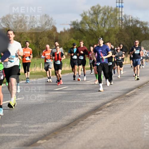 12.04.2026 - 45. Internationalen Wilhelmsburger Insellauf Dr. Thomas Lammeyer http://msf.ph/oto/9433598 12.04.2026 09:18:43 Laufen 4758, 1490, 5006, 2075, 4421, 4682, 493, 3563, 5251 meine-sportfotos.de
