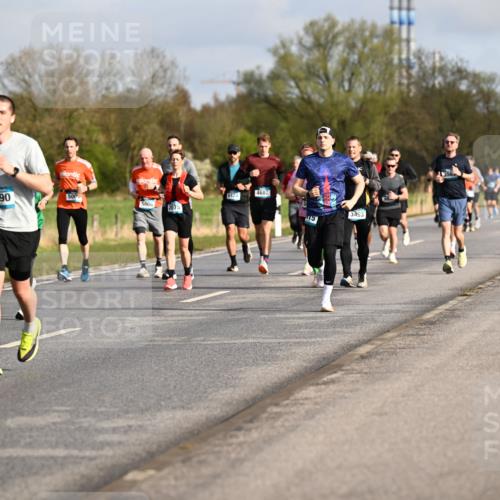 12.04.2026 - 45. Internationalen Wilhelmsburger Insellauf Dr. Thomas Lammeyer http://msf.ph/oto/9433601 12.04.2026 09:18:44 Laufen 58, 4490, 79, 500, 4682, 4424, 5006, 2075, 3493, 15, 1356, 5251, 5347 meine-sportfotos.de