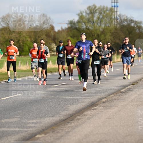 12.04.2026 - 45. Internationalen Wilhelmsburger Insellauf Dr. Thomas Lammeyer http://msf.ph/oto/9433604 12.04.2026 09:18:44 Laufen 4424, 4682, 15, 500, 3493, 5006, 2075, 4490, 3563, 5251 meine-sportfotos.de