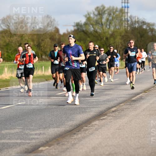 12.04.2026 - 45. Internationalen Wilhelmsburger Insellauf Dr. Thomas Lammeyer http://msf.ph/oto/9433612 12.04.2026 09:18:45 Laufen 5006, 2075, 3493, 3563, 5251 meine-sportfotos.de