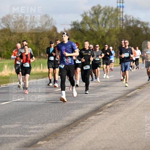 12.04.2026 - 45. Internationalen Wilhelmsburger Insellauf Dr. Thomas Lammeyer http://msf.ph/oto/9433613 12.04.2026 09:18:46 Laufen 500, 2075, 4424, 3493, 3563, 5251 meine-sportfotos.de