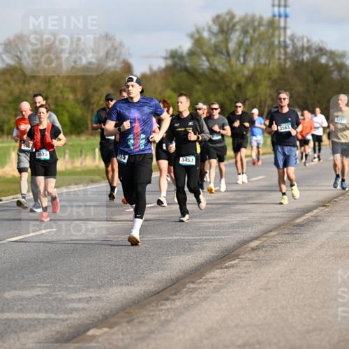 12.04.2026 - 45. Internationalen Wilhelmsburger Insellauf Dr. Thomas Lammeyer http://msf.ph/oto/9433616 12.04.2026 09:18:46 Laufen 500, 2075, 15, 3493, 3563 meine-sportfotos.de