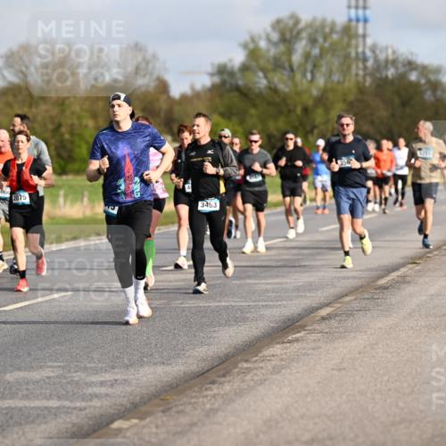12.04.2026 - 45. Internationalen Wilhelmsburger Insellauf Dr. Thomas Lammeyer http://msf.ph/oto/9433620 12.04.2026 09:18:47 Laufen 500, 5000, 2075, 3493, 356, 5251 meine-sportfotos.de