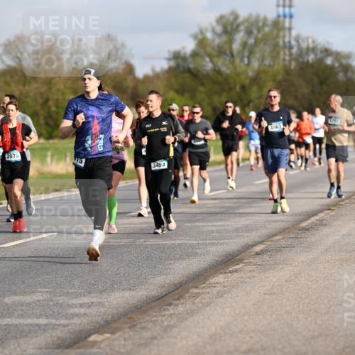 12.04.2026 - 45. Internationalen Wilhelmsburger Insellauf Dr. Thomas Lammeyer http://msf.ph/oto/9433621 12.04.2026 09:18:47 Laufen 500, 5006, 2075, 2010, 3493, 3563 meine-sportfotos.de