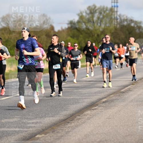 12.04.2026 - 45. Internationalen Wilhelmsburger Insellauf Dr. Thomas Lammeyer http://msf.ph/oto/9433624 12.04.2026 09:18:47 Laufen 5009, 500, 2075, 415, 3493, 3563 meine-sportfotos.de
