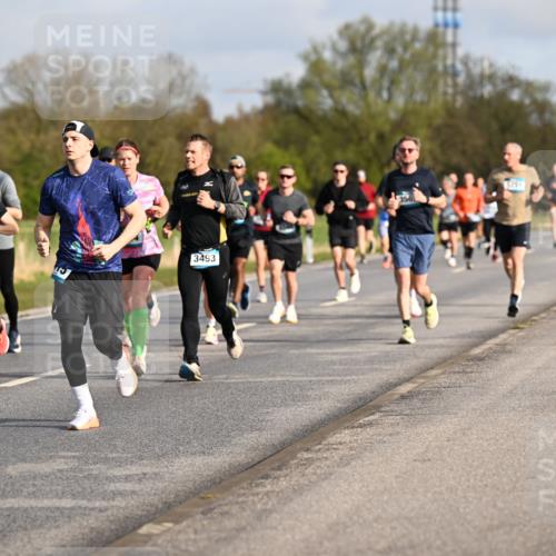 12.04.2026 - 45. Internationalen Wilhelmsburger Insellauf Dr. Thomas Lammeyer http://msf.ph/oto/9433625 12.04.2026 09:18:47 Laufen 500, 2075, 3493, 356 meine-sportfotos.de