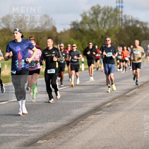 12.04.2026 - 45. Internationalen Wilhelmsburger Insellauf Dr. Thomas Lammeyer http://msf.ph/oto/9433626 12.04.2026 09:18:47 Laufen 5000, 2075, 3494, 3493, 3563 meine-sportfotos.de