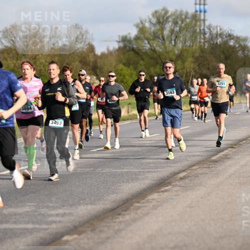 12.04.2026 - 45. Internationalen Wilhelmsburger Insellauf Dr. Thomas Lammeyer http://msf.ph/oto/9433630 12.04.2026 09:18:48 Laufen 2075, 15, 3494, 3493, 81, 5840, 404, 3563, 5251, 5347 meine-sportfotos.de