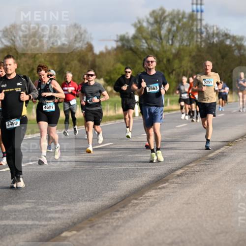12.04.2026 - 45. Internationalen Wilhelmsburger Insellauf Dr. Thomas Lammeyer http://msf.ph/oto/9433636 12.04.2026 09:18:49 Laufen 494, 3493, 4681, 40, 3563, 5251, 5347 meine-sportfotos.de