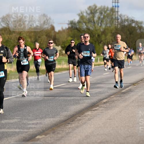 12.04.2026 - 45. Internationalen Wilhelmsburger Insellauf Dr. Thomas Lammeyer http://msf.ph/oto/9433638 12.04.2026 09:18:49 Laufen 20, 3494, 3493, 4681, 4040, 3563, 5251, 5347 meine-sportfotos.de